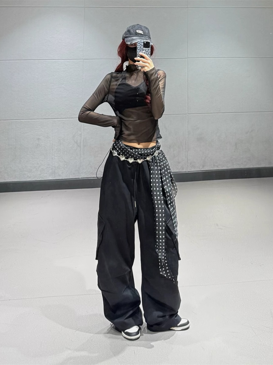 Half-High Collar Mesh Top and Black Drawstring Tapered Pants Dance Outfit for Women - Sexy Korean Style Fashion Half-High Collar Mesh Top and Black Drawstring Tapered Pants Dance Outfit for Women - Sexy Korean Style Fashion