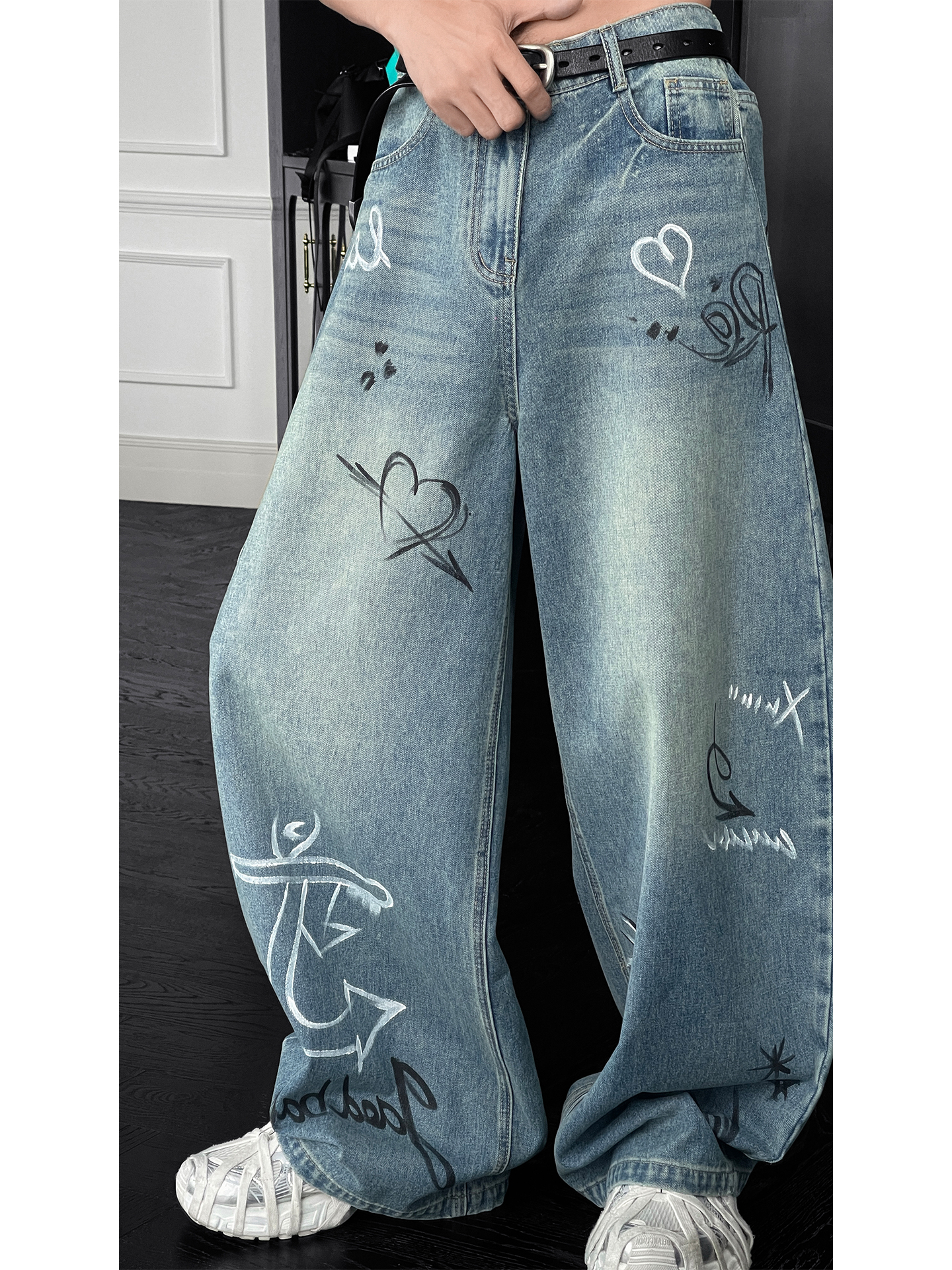 Hand-Painted Graffiti Design Loose Straight-Leg Jeans for Men - Trendy American High Street Style Summer Fashion
