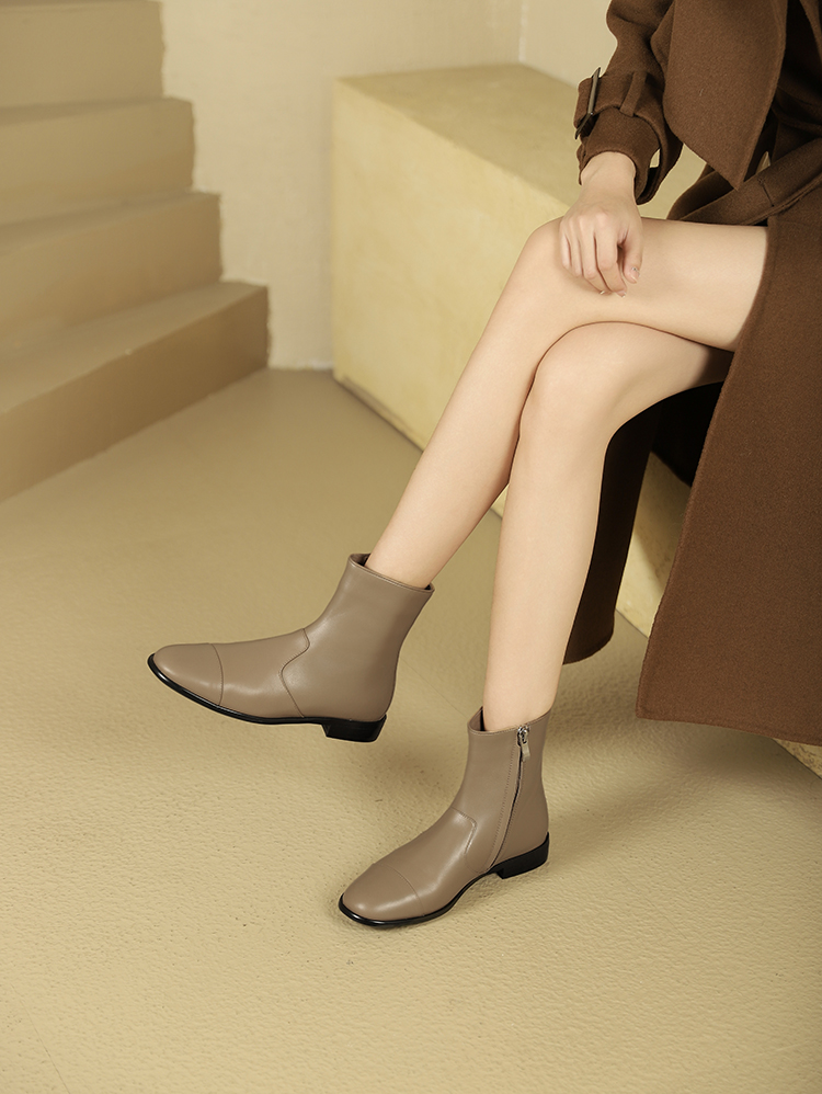 Handmade Chelsea Boots for Women - Mid-Tube Thick Sole, Plush Genuine Leather, Flat Martin Style, Winter 2025 Fashion