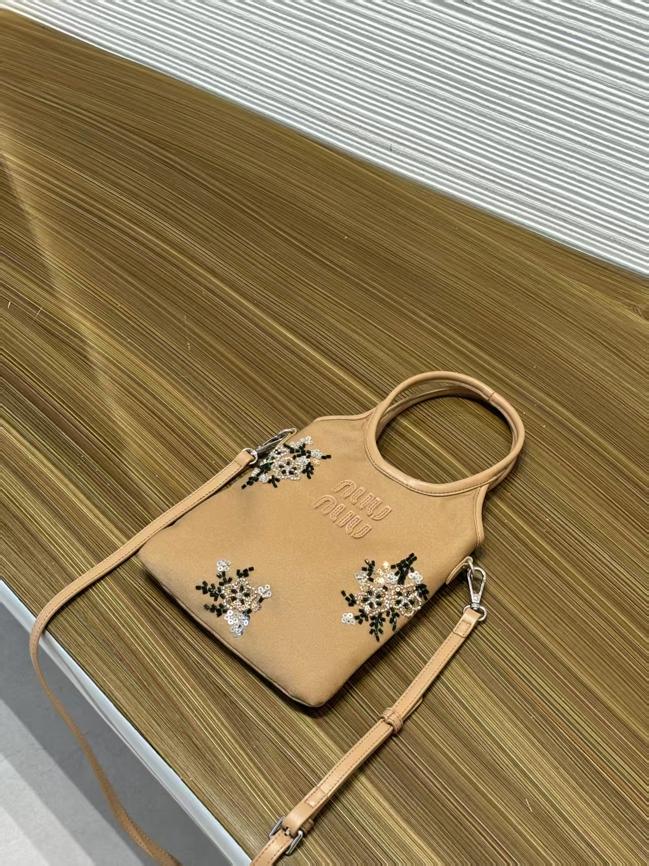 Handmade Floral Embroidery Sequin Crossbody Tote Bag - Stylish Mini Tote for Women, Perfect for Daily Matching and Y2K Fashion Handmade Floral Embroidery Sequin Crossbody Tote Bag - Stylish Mini Tote for Women, Perfect for Daily Matching and Y2K Fashion