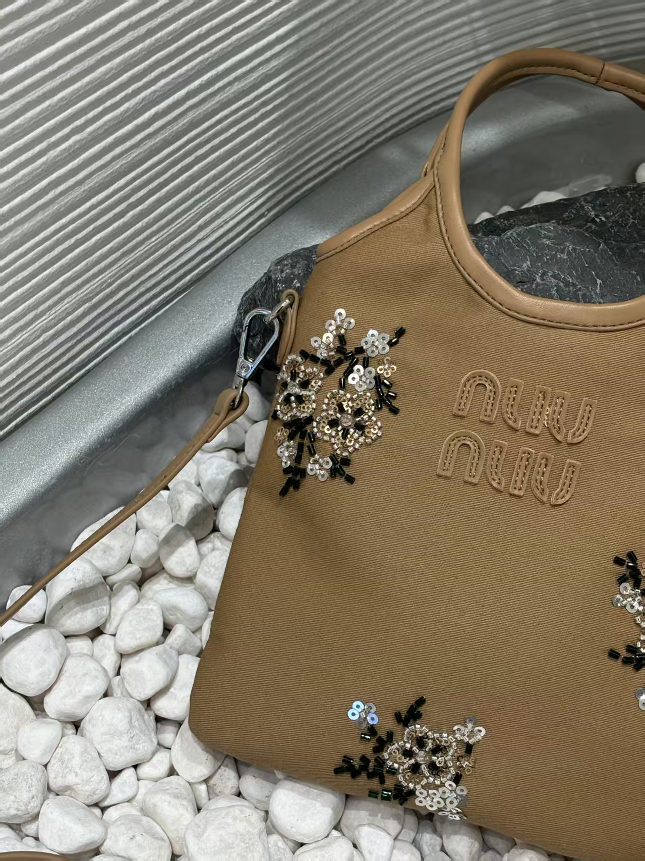 Handmade Floral Embroidery Sequin Crossbody Tote Bag - Stylish Mini Tote for Women, Perfect for Daily Matching and Y2K Fashion Handmade Floral Embroidery Sequin Crossbody Tote Bag - Stylish Mini Tote for Women, Perfect for Daily Matching and Y2K Fashion