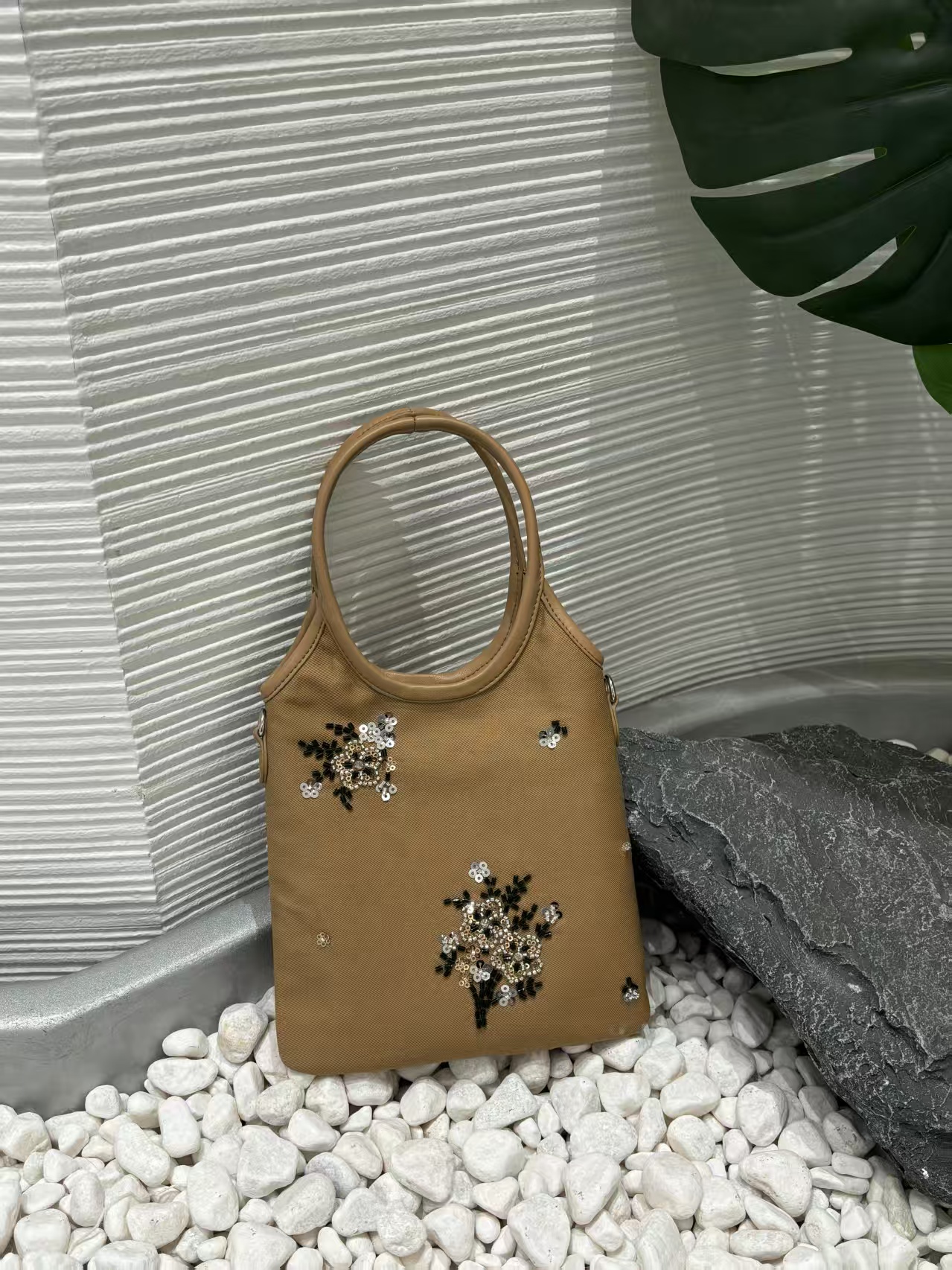 Handmade Floral Embroidery Sequin Crossbody Tote Bag - Stylish Mini Tote for Women, Perfect for Daily Matching and Y2K Fashion Handmade Floral Embroidery Sequin Crossbody Tote Bag - Stylish Mini Tote for Women, Perfect for Daily Matching and Y2K Fashion