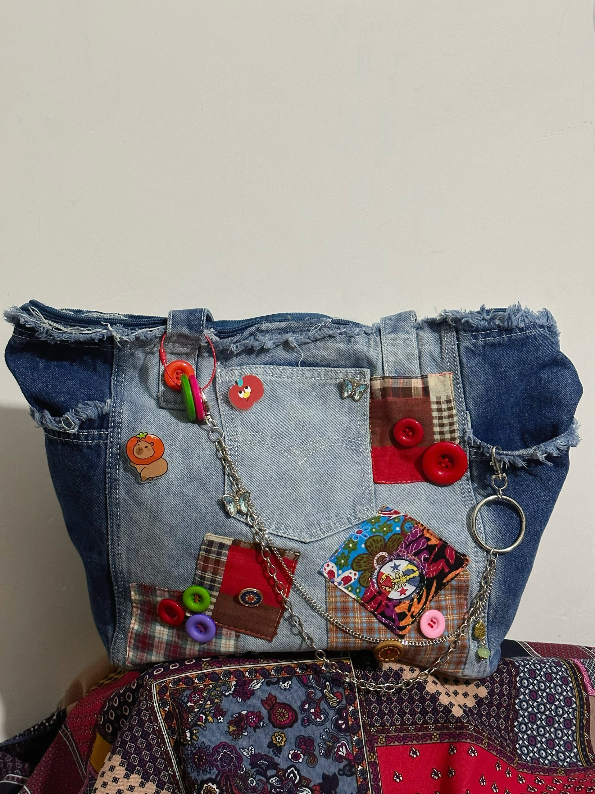Handmade Patchwork Denim Shoulder Tote Bag - Large Capacity Y2K Style Niche Design for Trendy Girls Handmade Patchwork Denim Shoulder Tote Bag - Large Capacity Y2K Style Niche Design for Trendy Girls