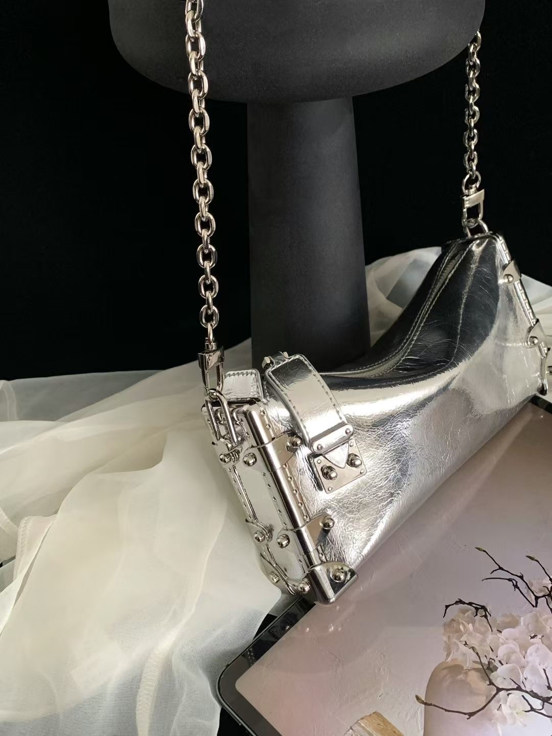 Heavy-Duty Genuine Leather Crossbody Bag with Soft Box Chain and Hardware - Women's Chic Underarm Style