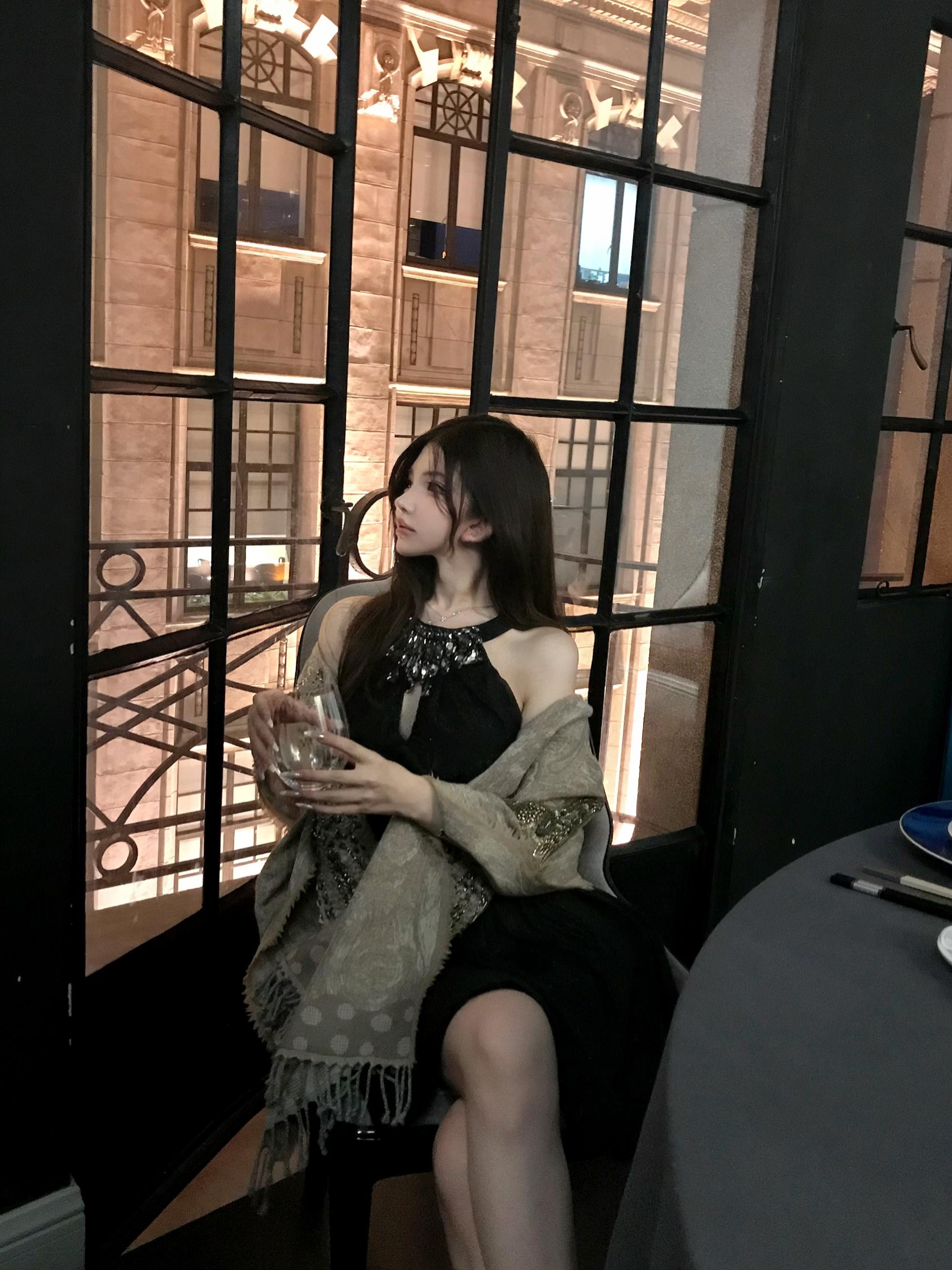 Heavy Embellished Diamond Necklace Collar Black Dress with Sparkling Neckline - Elegant Evening Wear, 90s Inspired Fashion Heavy Embellished Diamond Necklace Collar Black Dress with Sparkling Neckline - Elegant Evening Wear, 90s Inspired Fashion