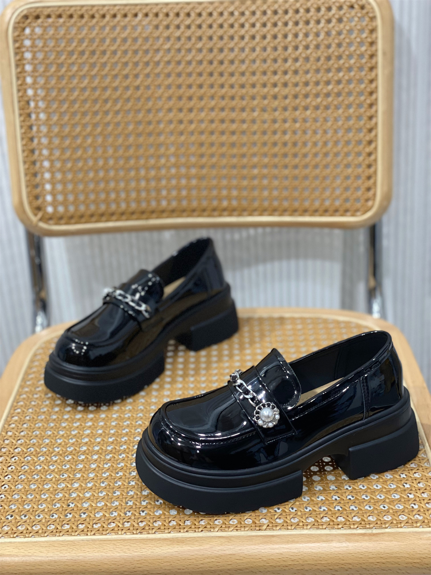 Height-Increasing 6cm Thick Sole Loafers for Women, Black Slip-On JK Leather Flats, British Style for Spring and Autumn