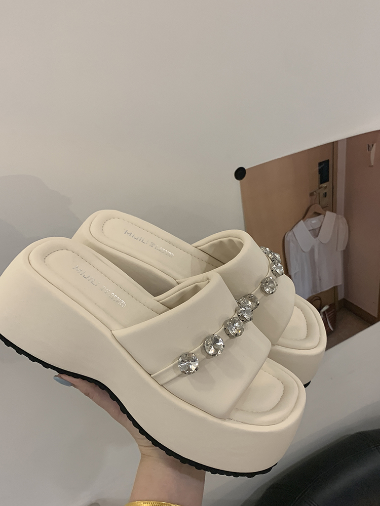 Height-Increasing Slim-Fit Rhinestone Thick-Soled Sandals for Women - Summer 2025 Beach Flip-Flops, Perfect for Skirts