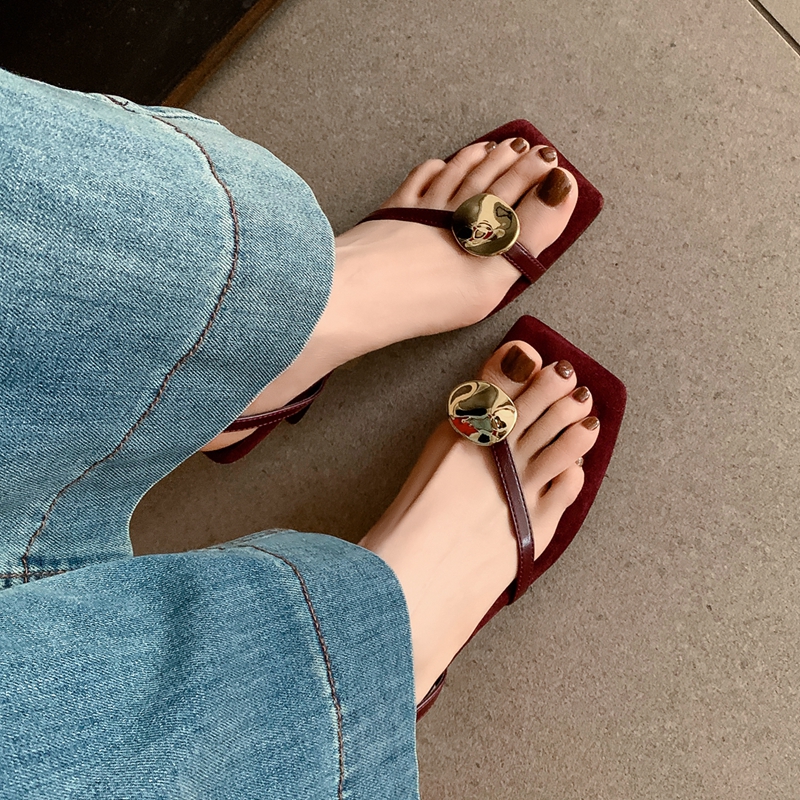 High-End French Metal Buckle Thong Sandals for Women - 2025 Chunky Heel and Thin Straps Summer Style