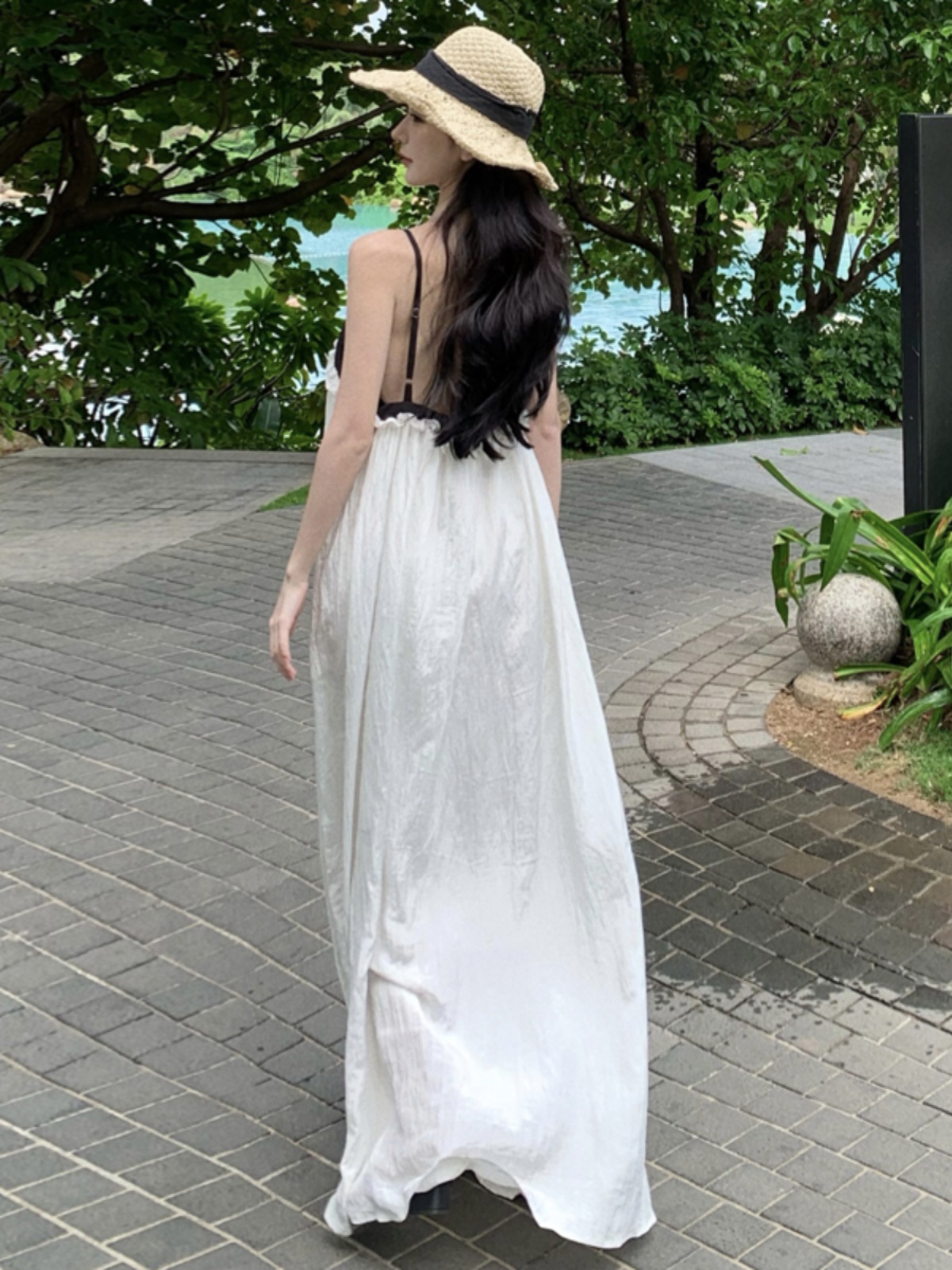 High-End French Style Black and White Color-Blocking V-Neck Lace-Trimmed Slip Dress with Spliced Skirt for Women - Vacation Ready High-End French Style Black and White Color-Blocking V-Neck Lace-Trimmed Slip Dress with Spliced Skirt for Women - Vacation Ready