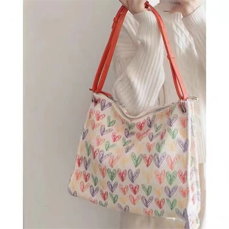 High-End Heart Print Tote Bag - Versatile Large Capacity Shoulder & Crossbody Bag for Classrooms and Commuting