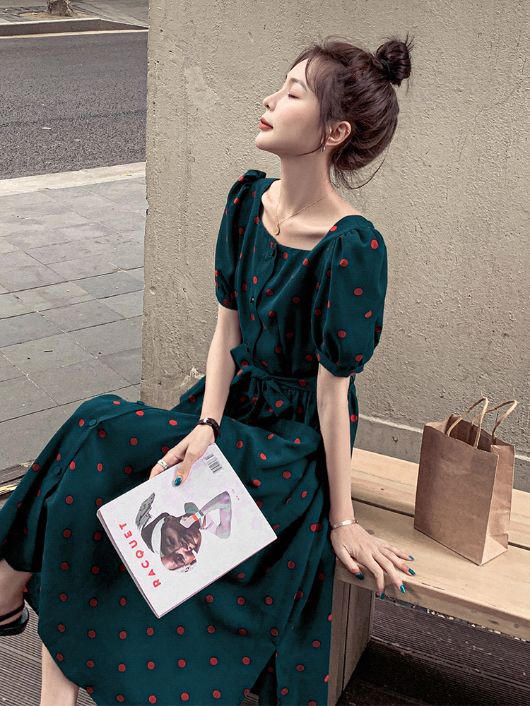 High-End Hepburn Style Dark Green Polka Dot Chiffon Long Dress with French Square Neck and Puff Sleeves for Summer 2025
