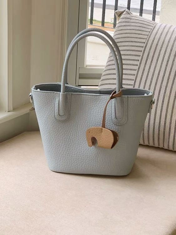 High-End Minimalist Vegetable Basket Bucket Bag with Lychee Texture - Versatile Women's Shoulder Tote for Trendy Fashion