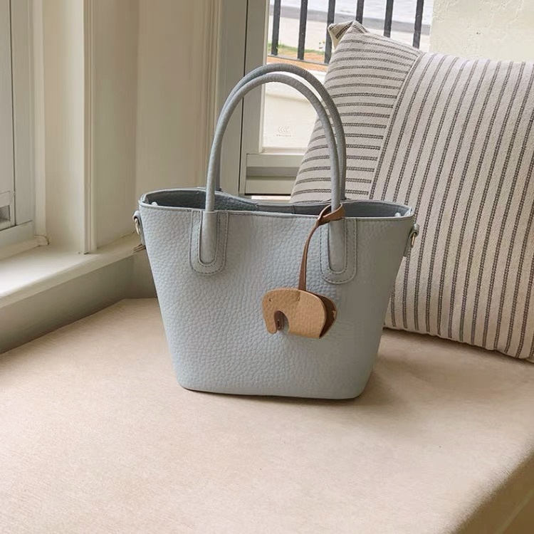 High-End Minimalist Vegetable Basket Bucket Bag with Lychee Texture - Versatile Women's Shoulder Tote for Trendy Fashion