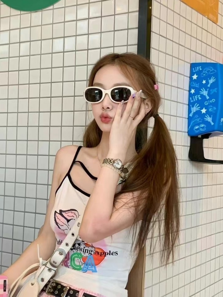 High-End Oval Frame White Sunglasses for Women - 2025 UV Protection Beach Sunglasses, Fashionable Face-Covering Style High-End Oval Frame White Sunglasses for Women - 2025 UV Protection Beach Sunglasses, Fashionable Face-Covering Style