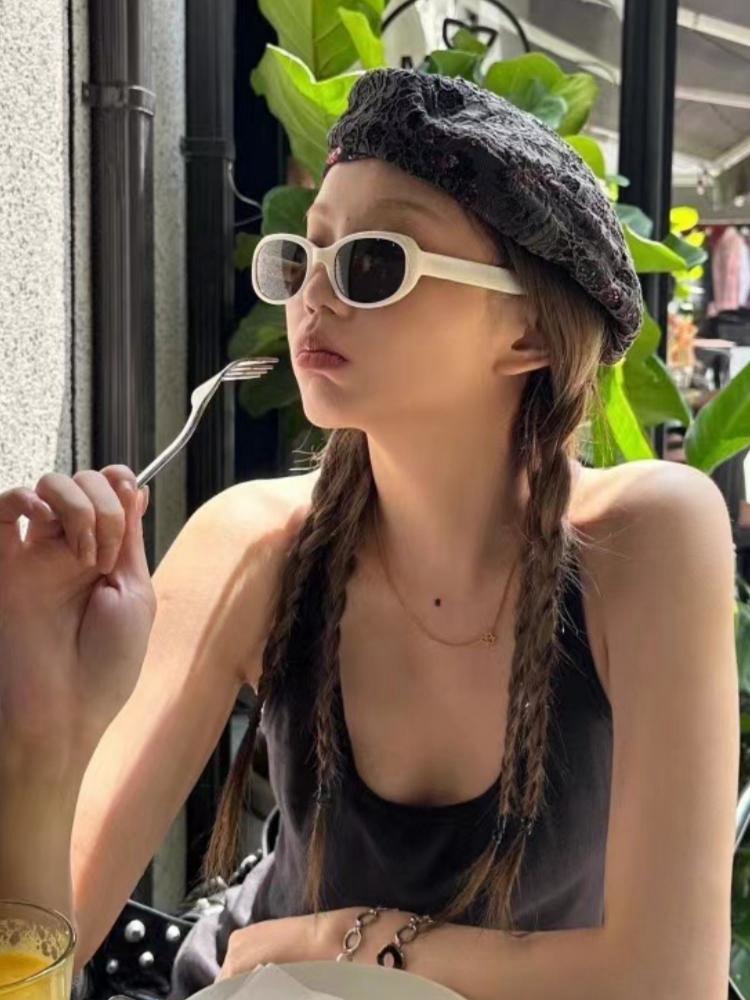 High-End Oval Frame White Sunglasses for Women - 2025 UV Protection Beach Sunglasses, Fashionable Face-Covering Style High-End Oval Frame White Sunglasses for Women - 2025 UV Protection Beach Sunglasses, Fashionable Face-Covering Style