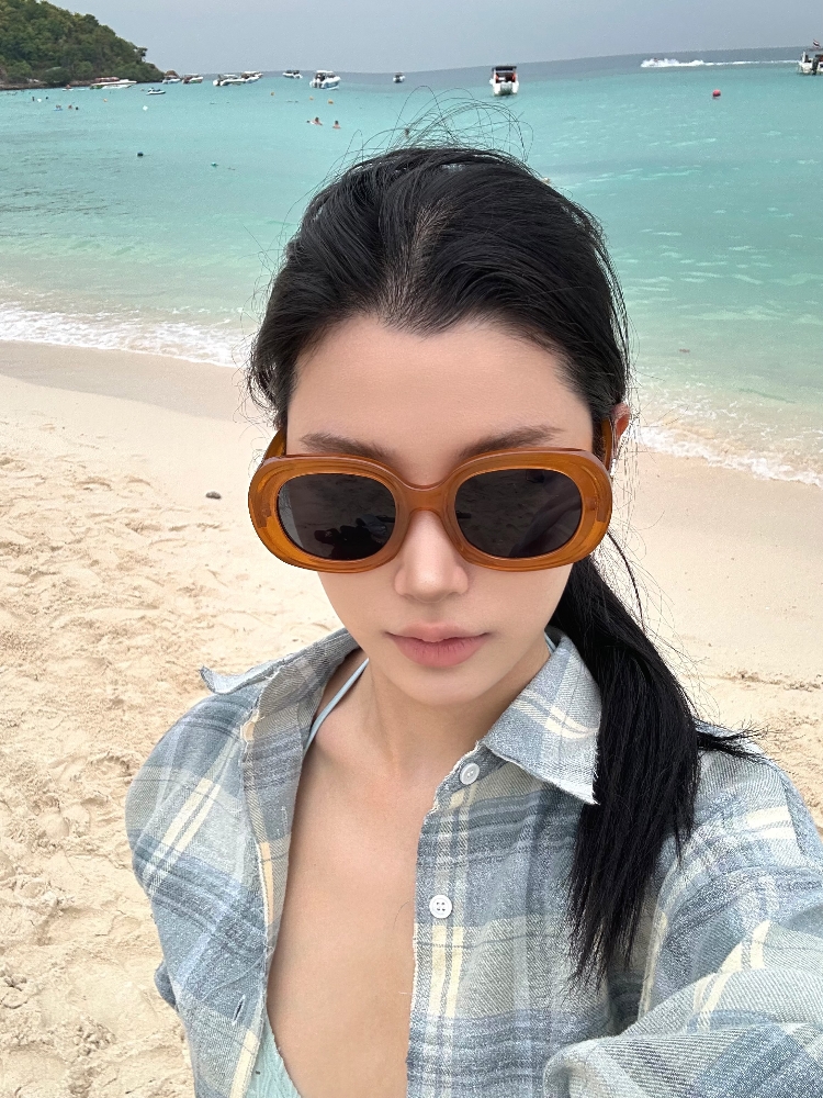 High-End Oversized Oval Orange Sunglasses for Women - Stylish Beach Travel Accessory for Sun Protection & Photo-Taking High-End Oversized Oval Orange Sunglasses for Women - Stylish Beach Travel Accessory for Sun Protection & Photo-Taking