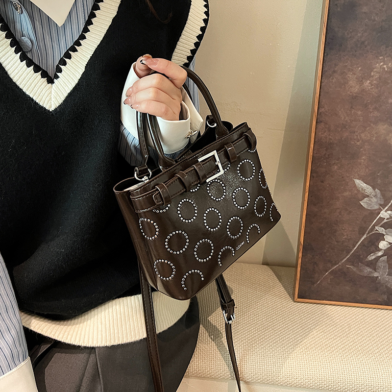 High-End Red Crossbody Bag for Women - Versatile Autumn/Winter 2025 Small Tote, Trendy Handheld Fashion Accessory