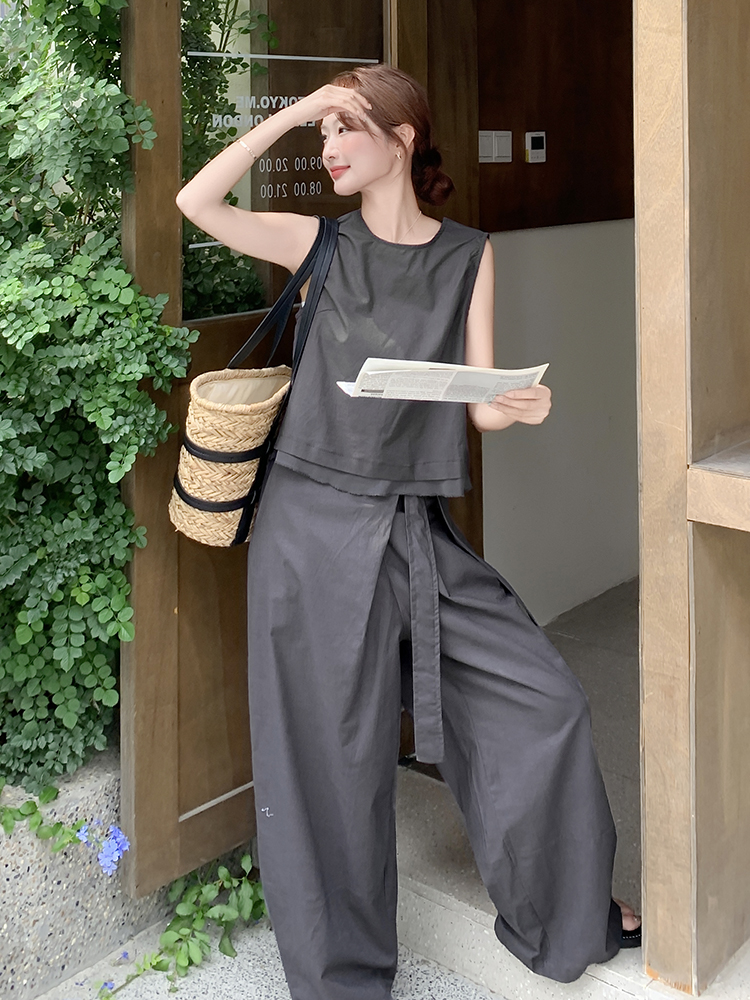 High-End Sleeveless Top and High-Waisted Wide-Leg Pants Set for Women - Summer 2025 Stylish Two-Piece Outfit, Age-Reducing Trend