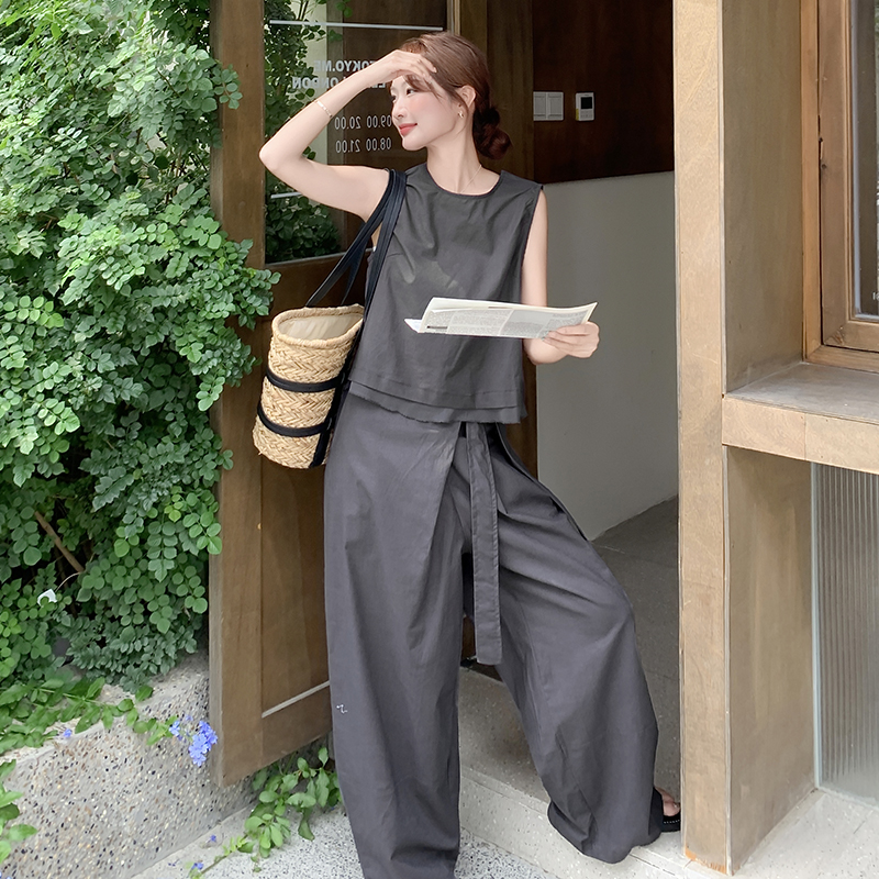 High-End Sleeveless Top and High-Waisted Wide-Leg Pants Set for Women - Summer 2025 Stylish Two-Piece Outfit, Age-Reducing Trend