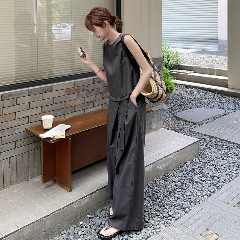 High-End Sleeveless Top and High-Waisted Wide-Leg Pants Set for Women - Summer 2025 Stylish Two-Piece Outfit, Age-Reducing Trend High-End Sleeveless Top and High-Waisted Wide-Leg Pants Set for Women - Summer 2025 Stylish Two-Piece Outfit, Age-Reducing Trend