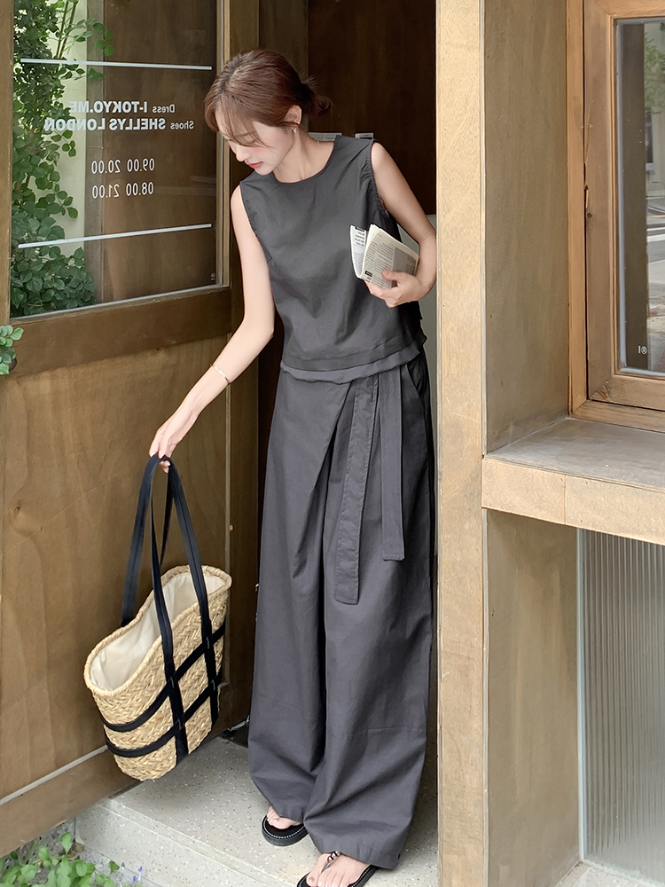 High-End Sleeveless Top and High-Waisted Wide-Leg Pants Set for Women - Summer 2025 Stylish Two-Piece Outfit, Age-Reducing Trend High-End Sleeveless Top and High-Waisted Wide-Leg Pants Set for Women - Summer 2025 Stylish Two-Piece Outfit, Age-Reducing Trend