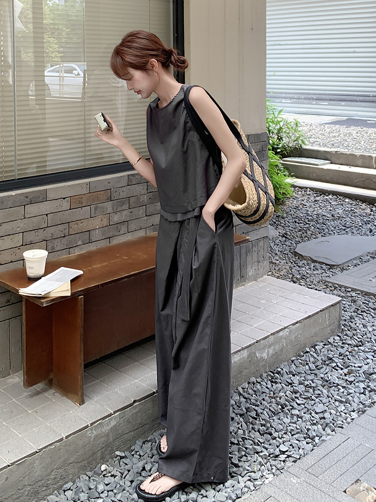 High-End Sleeveless Top and High-Waisted Wide-Leg Pants Set for Women - Summer 2025 Stylish Two-Piece Outfit, Age-Reducing Trend High-End Sleeveless Top and High-Waisted Wide-Leg Pants Set for Women - Summer 2025 Stylish Two-Piece Outfit, Age-Reducing Trend