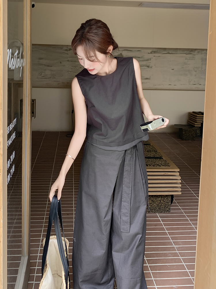 High-End Sleeveless Top and High-Waisted Wide-Leg Pants Set for Women - Summer 2025 Stylish Two-Piece Outfit, Age-Reducing Trend High-End Sleeveless Top and High-Waisted Wide-Leg Pants Set for Women - Summer 2025 Stylish Two-Piece Outfit, Age-Reducing Trend