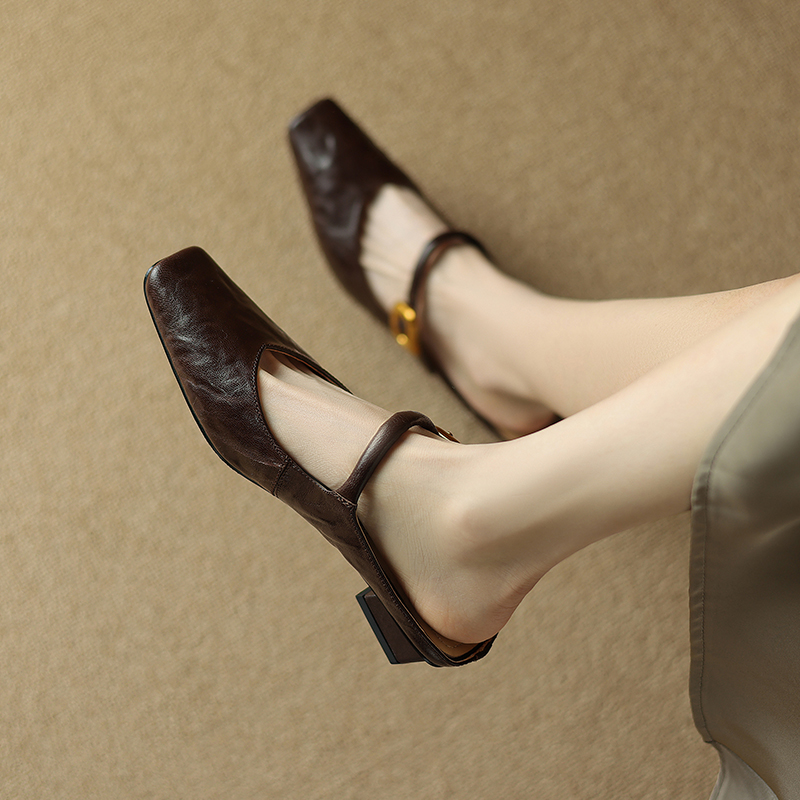 High-End Slimming V-Shaped Retro Gold Buckle Mary Jane Half-Drag Sandals for Women - Summer Outdoor Fashion High-End Slimming V-Shaped Retro Gold Buckle Mary Jane Half-Drag Sandals for Women - Summer Outdoor Fashion