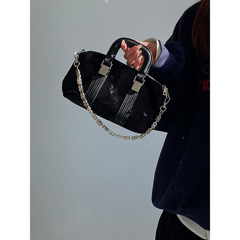 High-End Women's Large Chain Shoulder Crossbody Bag - Fashionable Stylish Handheld Design for 2025