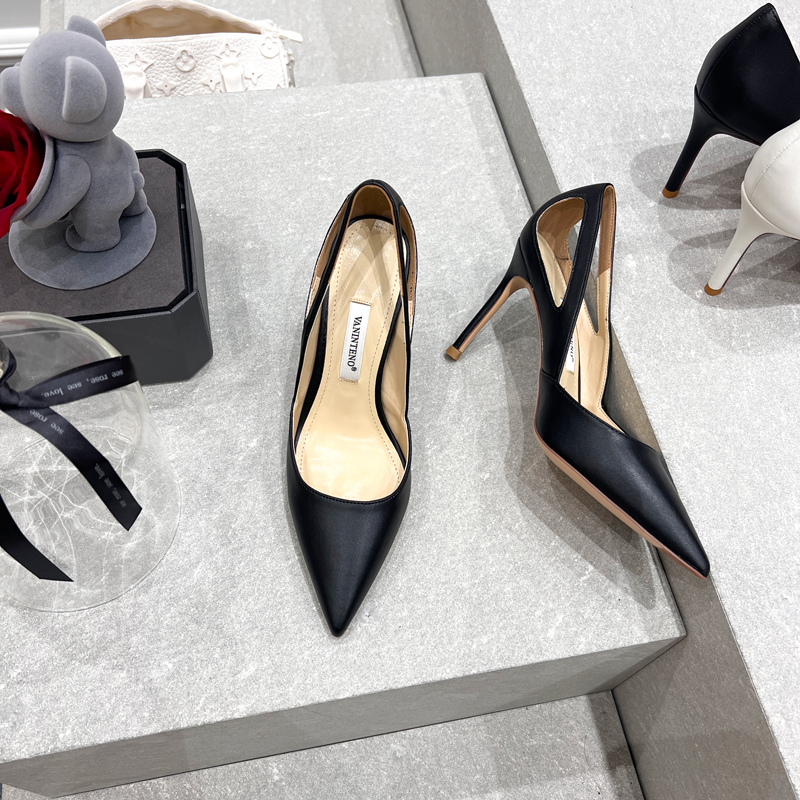 High-Heeled Black Hollow Genuine Leather Commuting Shoes for Women - Sexy Designer Style High-Heeled Black Hollow Genuine Leather Commuting Shoes for Women - Sexy Designer Style