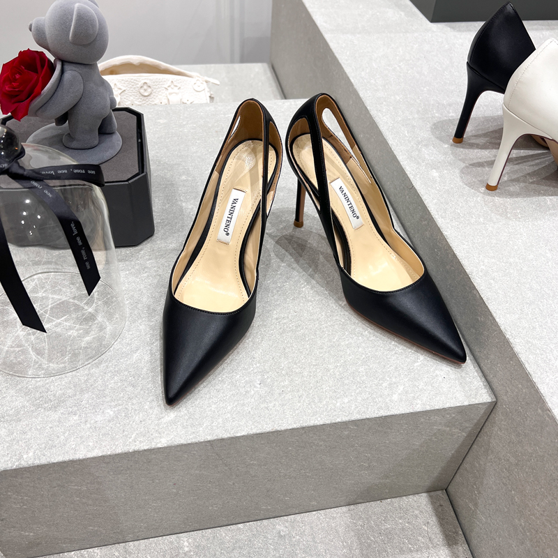 High-Heeled Black Hollow Genuine Leather Commuting Shoes for Women - Sexy Designer Style High-Heeled Black Hollow Genuine Leather Commuting Shoes for Women - Sexy Designer Style