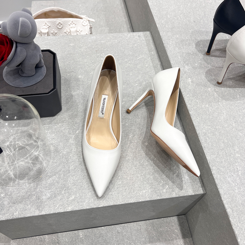 High-Heeled Pointed Toe White Hepburn Style Slip-On Women's Shoes - Versatile Thin-Heel Design for Chic Y2K Fashion High-Heeled Pointed Toe White Hepburn Style Slip-On Women's Shoes - Versatile Thin-Heel Design for Chic Y2K Fashion