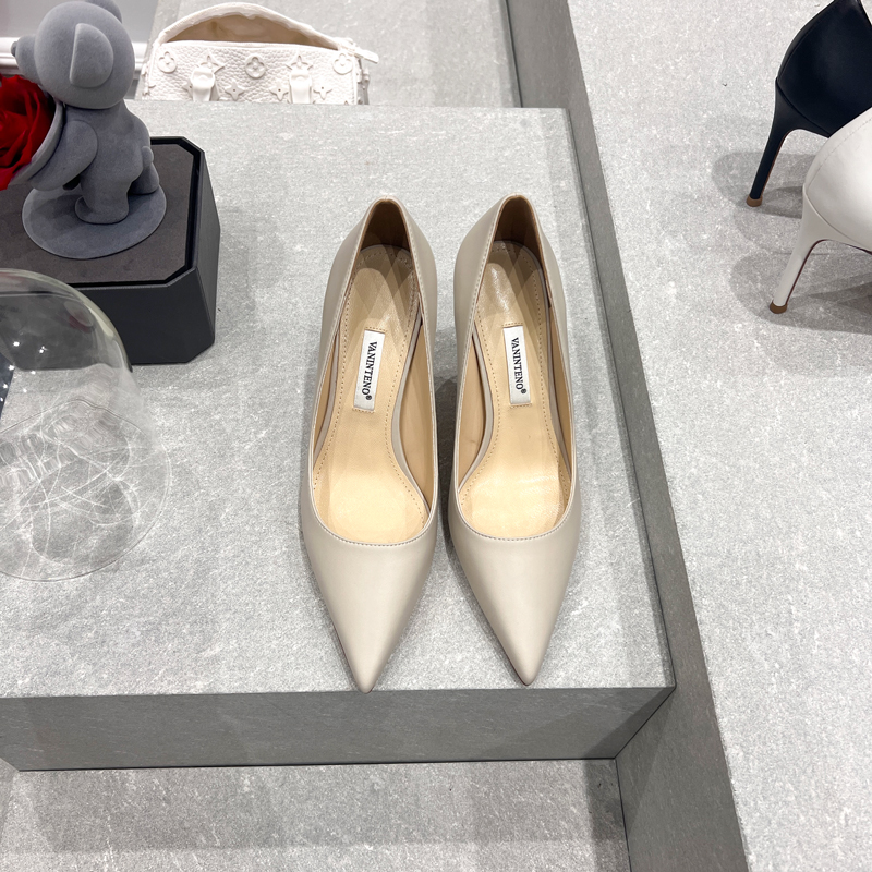 High-Heeled Pointed Toe White Hepburn Style Slip-On Women's Shoes - Versatile Thin-Heel Design for Chic Y2K Fashion High-Heeled Pointed Toe White Hepburn Style Slip-On Women's Shoes - Versatile Thin-Heel Design for Chic Y2K Fashion