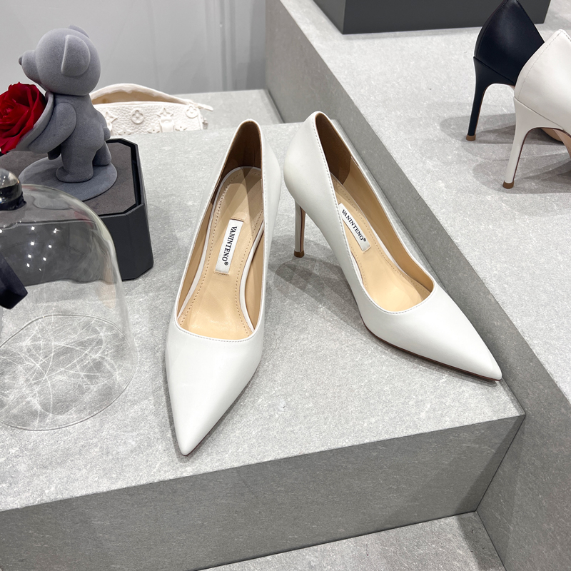 High-Heeled Pointed Toe White Hepburn Style Slip-On Women's Shoes - Versatile Thin-Heel Design for Chic Y2K Fashion High-Heeled Pointed Toe White Hepburn Style Slip-On Women's Shoes - Versatile Thin-Heel Design for Chic Y2K Fashion