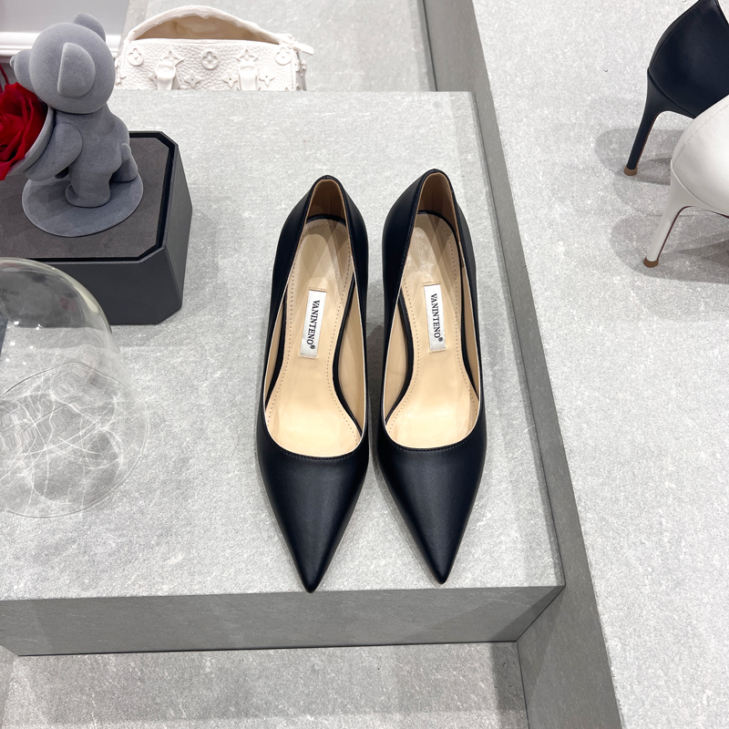 High-Heeled Pointed Toe White Hepburn Style Slip-On Women's Shoes - Versatile Thin-Heel Design for Chic Y2K Fashion High-Heeled Pointed Toe White Hepburn Style Slip-On Women's Shoes - Versatile Thin-Heel Design for Chic Y2K Fashion