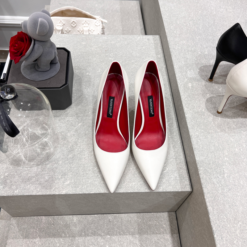 High-Heeled Pointed Toe White Hepburn Style Slip-On Women's Shoes - Versatile Thin-Heel Design for Chic Y2K Fashion High-Heeled Pointed Toe White Hepburn Style Slip-On Women's Shoes - Versatile Thin-Heel Design for Chic Y2K Fashion