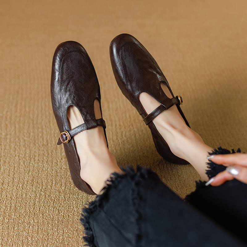 High-Quality Retro Hong Kong Style T-Strap Mary Jane Shoes in Sheepskin with Round Toe, Soft Sole, and Flat Heel High-Quality Retro Hong Kong Style T-Strap Mary Jane Shoes in Sheepskin with Round Toe, Soft Sole, and Flat Heel