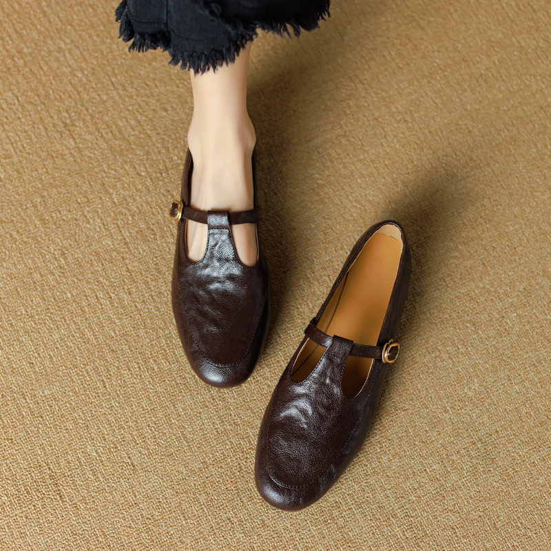 High-Quality Retro Hong Kong Style T-Strap Mary Jane Shoes in Sheepskin with Round Toe, Soft Sole, and Flat Heel High-Quality Retro Hong Kong Style T-Strap Mary Jane Shoes in Sheepskin with Round Toe, Soft Sole, and Flat Heel