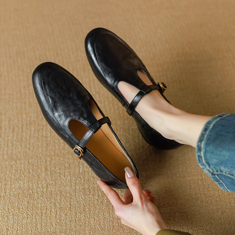 High-Quality Retro Hong Kong Style T-Strap Mary Jane Shoes in Sheepskin with Round Toe, Soft Sole, and Flat Heel