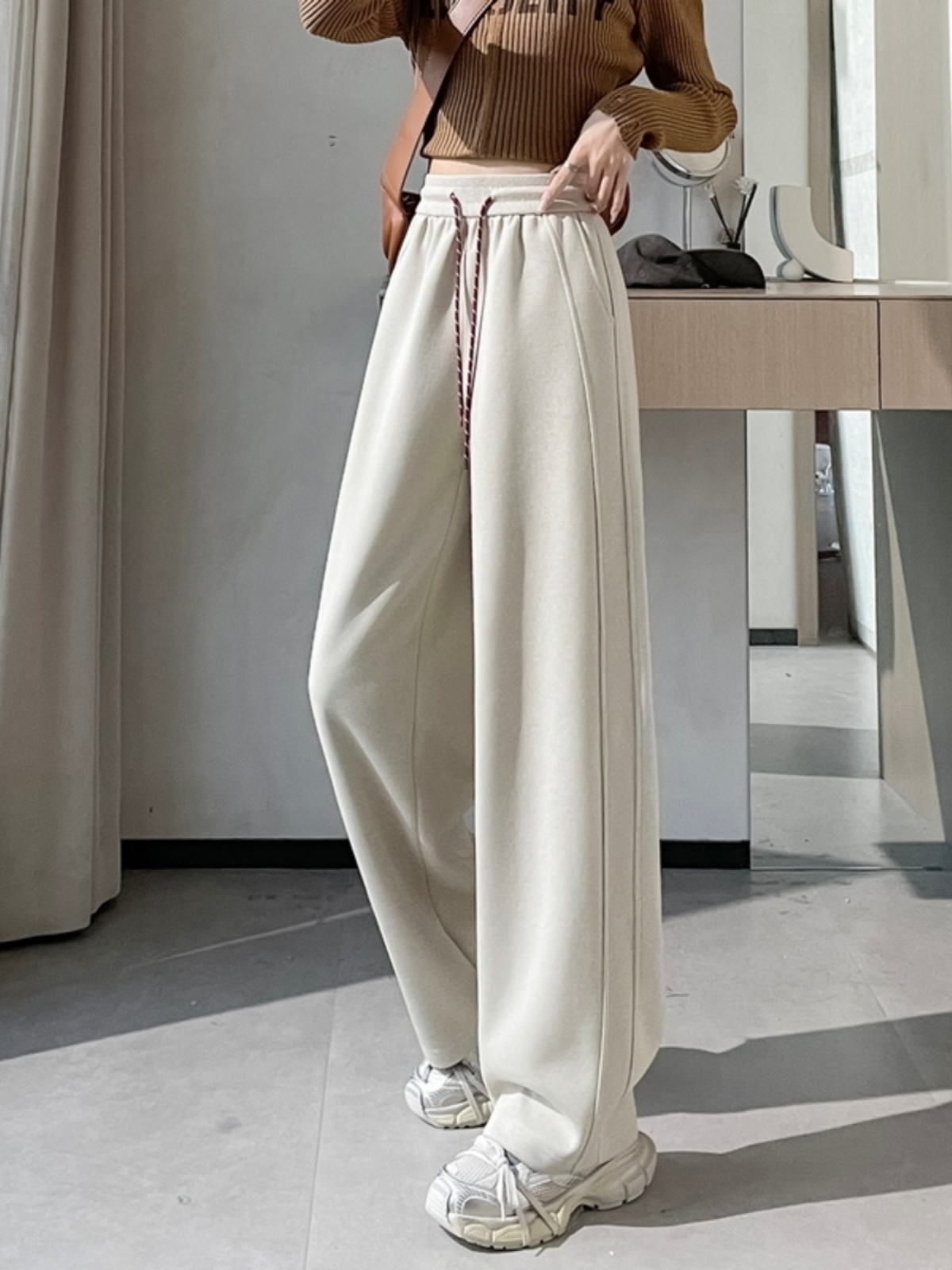 High-Waisted Fleece Wide-Leg Jazz Pants for Women - Hip-Hop Street Dance Banana Trousers, American Style Sportswear High-Waisted Fleece Wide-Leg Jazz Pants for Women - Hip-Hop Street Dance Banana Trousers, American Style Sportswear