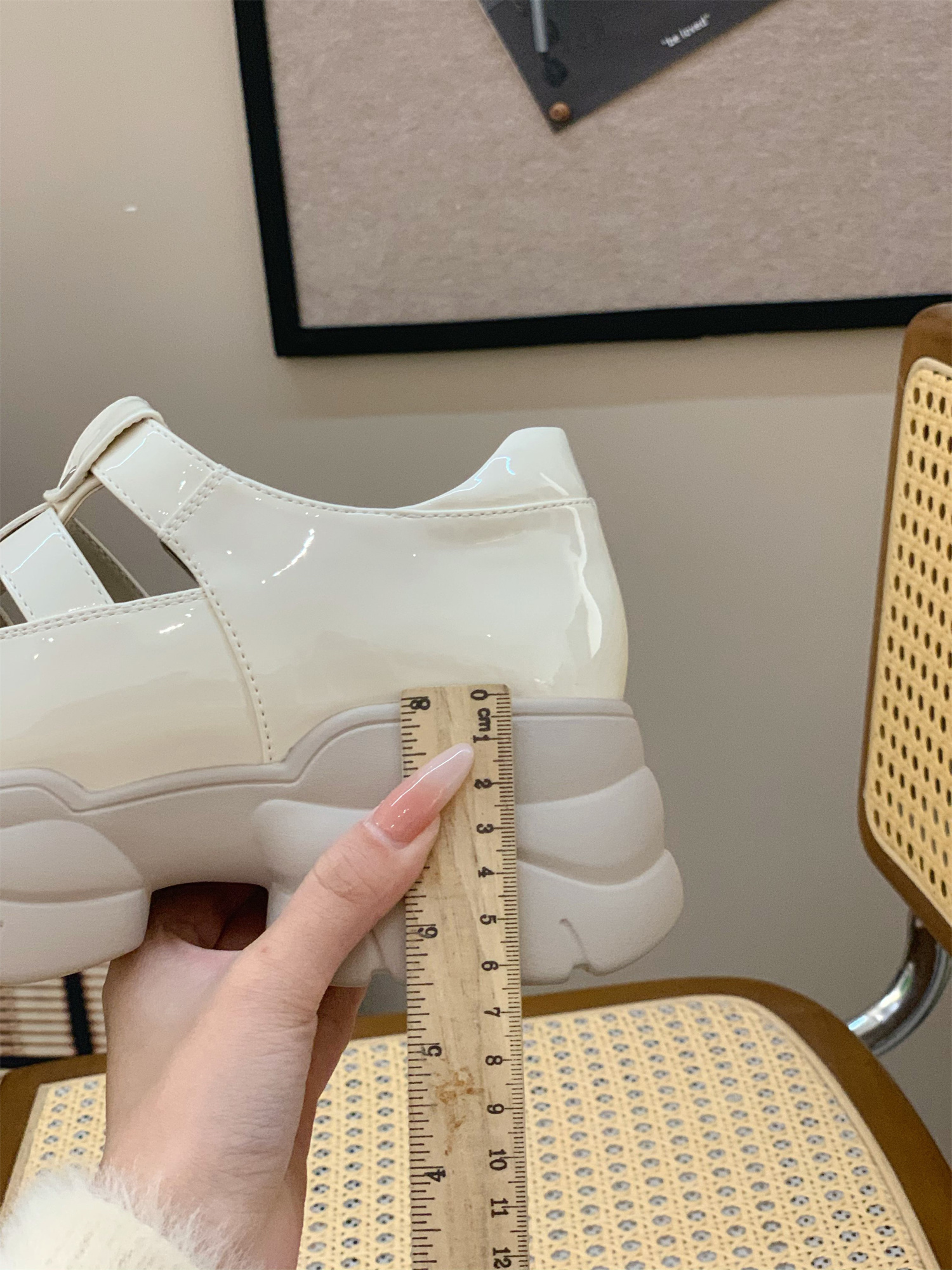 Hollow Breathable Roman Sandals for Women, Height Increasing Slimming Design, British Style Pig Cage Shoes, Summer 2025 Fashion Hollow Breathable Roman Sandals for Women, Height Increasing Slimming Design, British Style Pig Cage Shoes, Summer 2025 Fashion