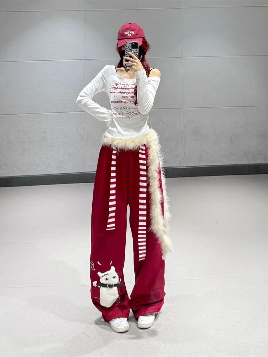 Jazz Dance Outfit for Girls: White Letter Short Top with Burgundy Cartoon Straight-Leg Sweatpants, Trendy Streetwear Look