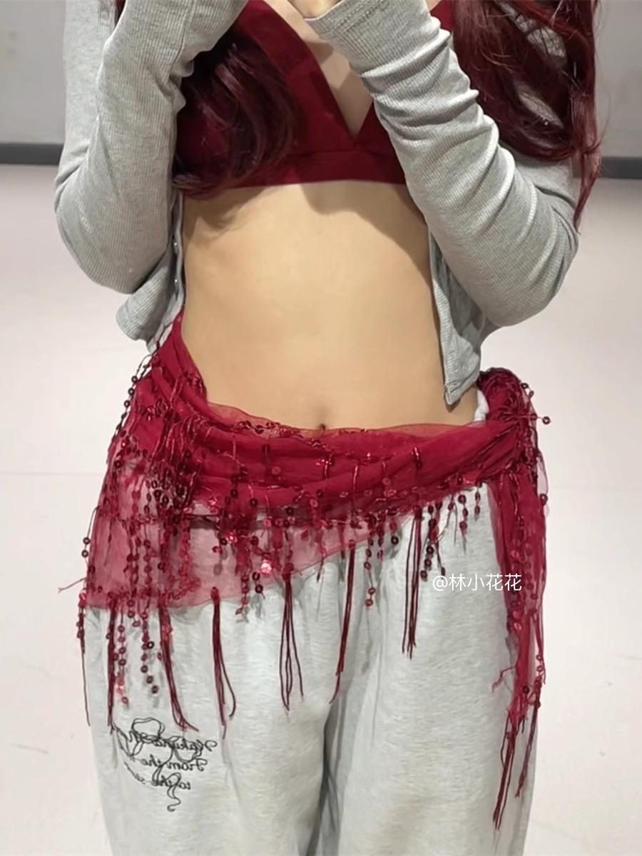 K-pop Dance Outfit for Women: Short Cardigan & Light Gray Graffiti Print Straight-Leg Sweatpants - Casual Sportswear Set K-pop Dance Outfit for Women: Short Cardigan & Light Gray Graffiti Print Straight-Leg Sweatpants - Casual Sportswear Set