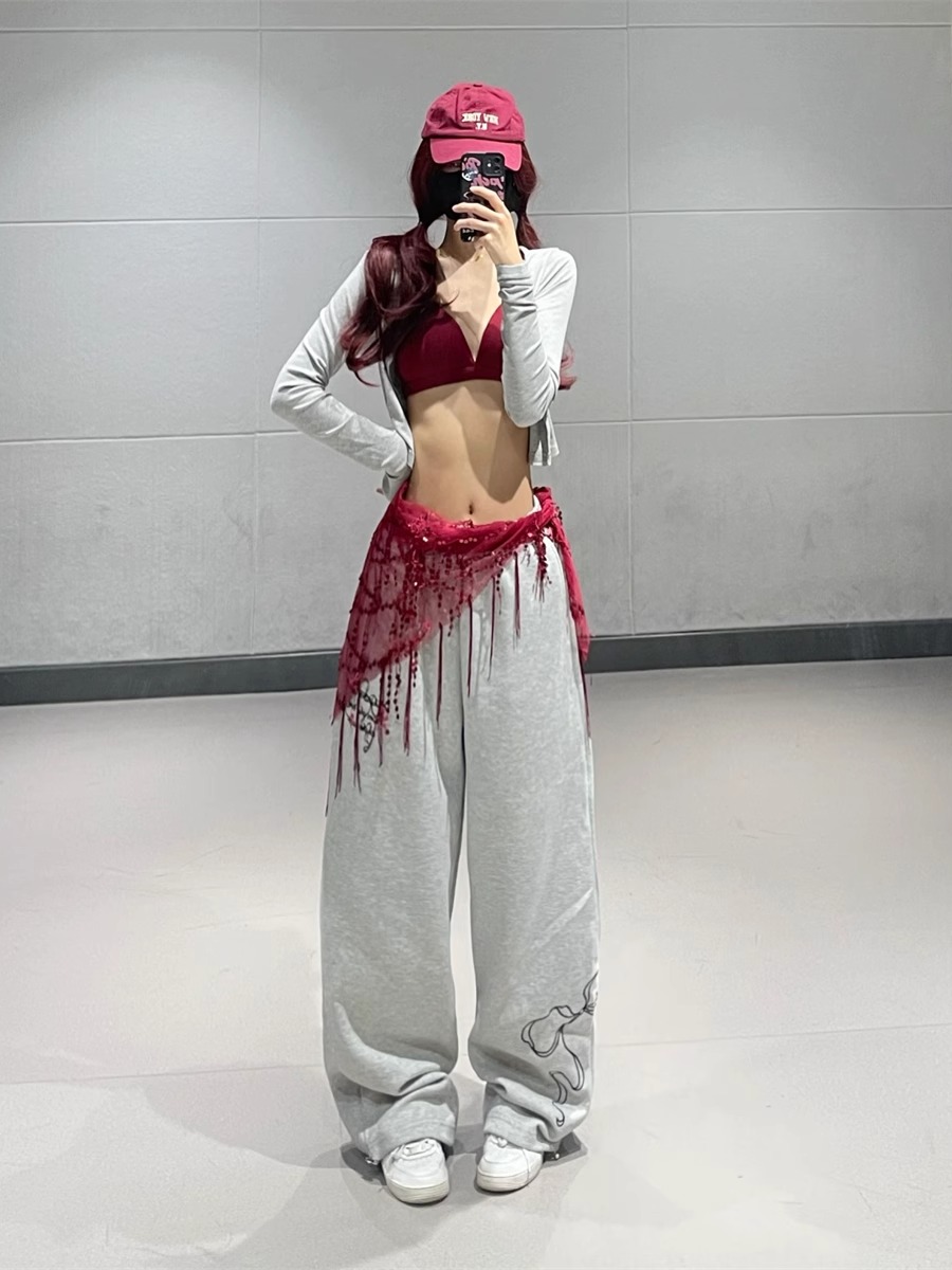 K-pop Dance Outfit for Women: Short Cardigan & Light Gray Graffiti Print Straight-Leg Sweatpants - Casual Sportswear Set