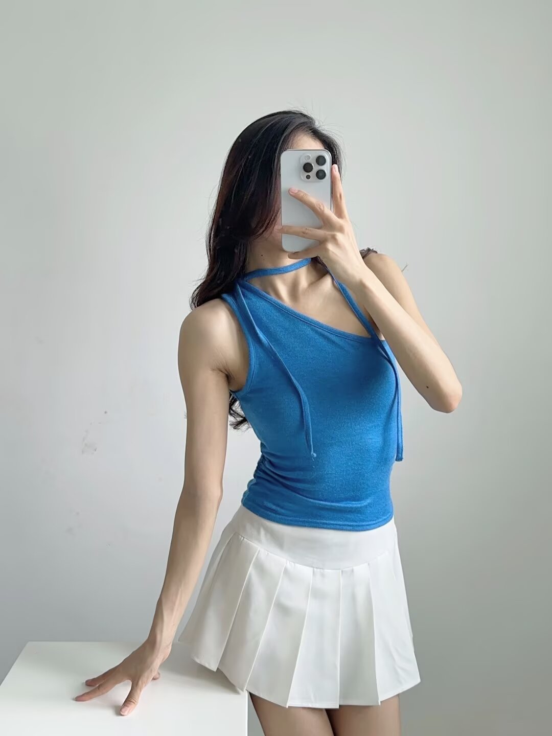 Korean Dance Jazz Slim-Fit Halter Asymmetrical Sleeveless Crop Top - Women's Off-Shoulder K-Pop Street Style Fashion Korean Dance Jazz Slim-Fit Halter Asymmetrical Sleeveless Crop Top - Women's Off-Shoulder K-Pop Street Style Fashion