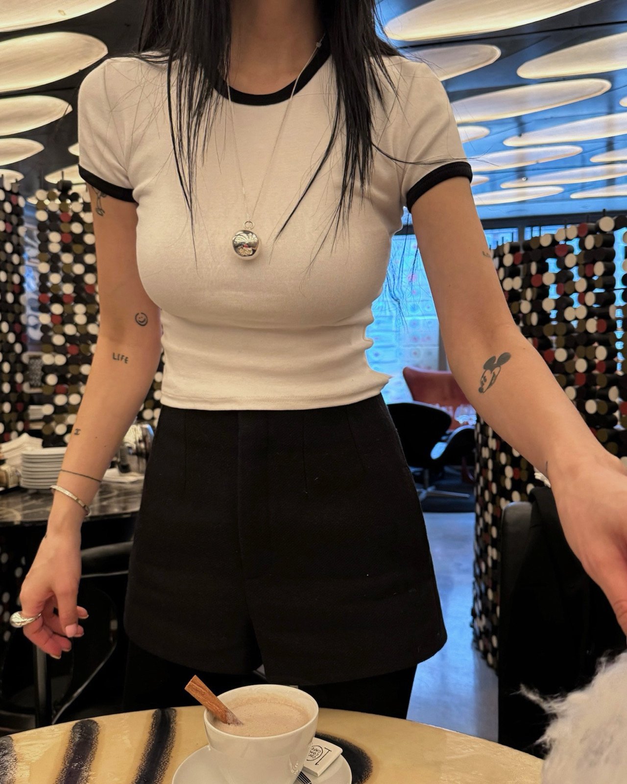 Korean Style Black and White Color-Blocking Collar Fitted Short Sleeve T-Shirt for Women - Minimalist Summer Top