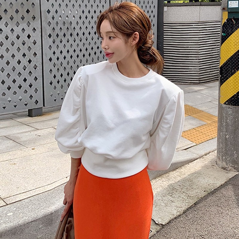 Korean Style Casual Round Neck Lantern Sleeve Sweatshirt for Women with Elastic Waist - Loose Fit Top for Effortless Style Korean Style Casual Round Neck Lantern Sleeve Sweatshirt for Women with Elastic Waist - Loose Fit Top for Effortless Style