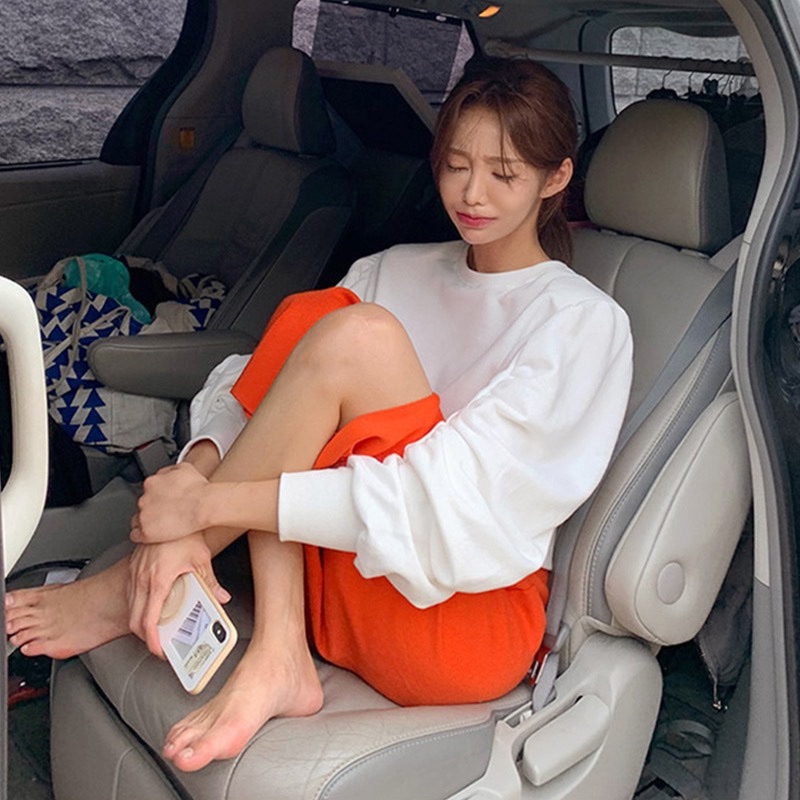 Korean Style Casual Round Neck Lantern Sleeve Sweatshirt for Women with Elastic Waist - Loose Fit Top for Effortless Style