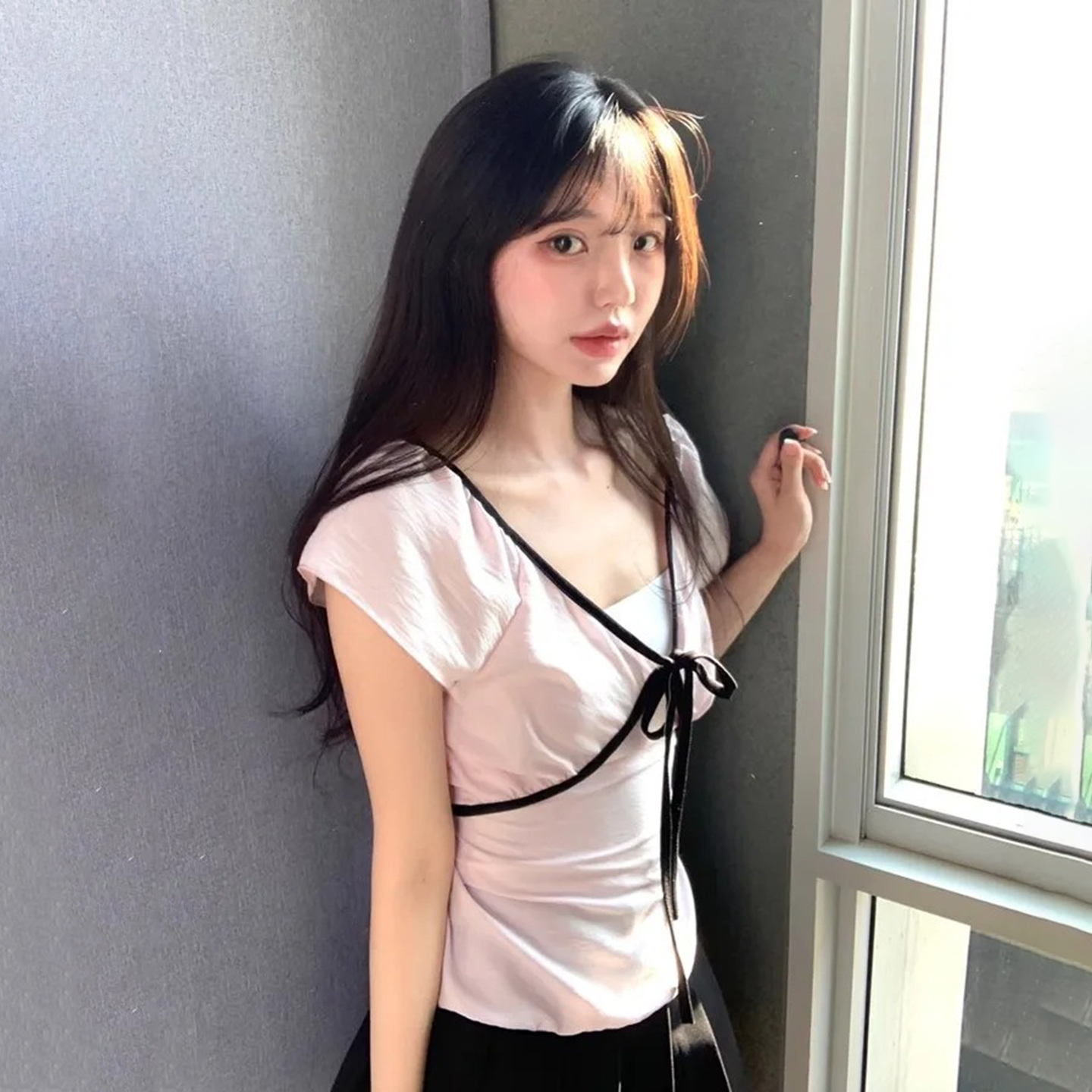 Korean Style Color-Block Lace-Up V-Neck T-Shirt - Lightweight, Waist-Defined, Romantic Sweet Top for Versatile 90s Y2K Fashion Korean Style Color-Block Lace-Up V-Neck T-Shirt - Lightweight, Waist-Defined, Romantic Sweet Top for Versatile 90s Y2K Fashion