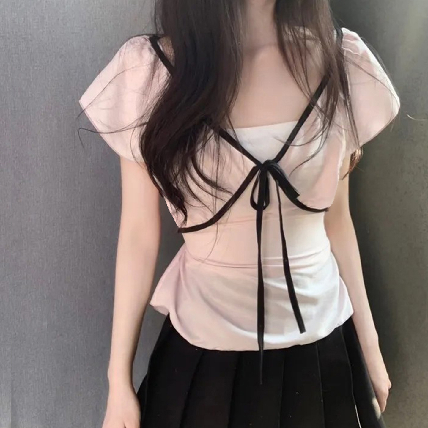 Korean Style Color-Block Lace-Up V-Neck T-Shirt - Lightweight, Waist-Defined, Romantic Sweet Top for Versatile 90s Y2K Fashion Korean Style Color-Block Lace-Up V-Neck T-Shirt - Lightweight, Waist-Defined, Romantic Sweet Top for Versatile 90s Y2K Fashion